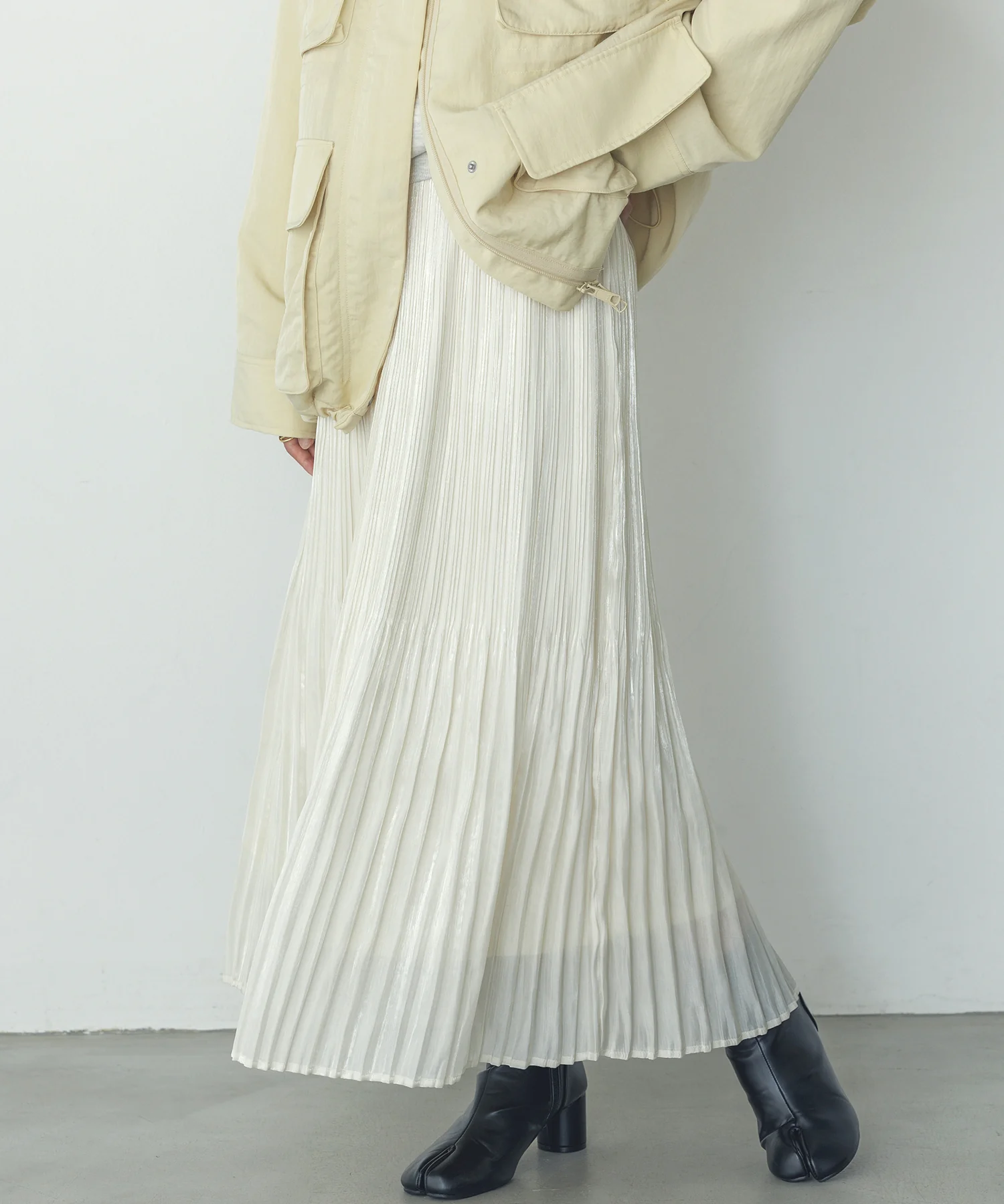 サテンランダムプリーツスカート